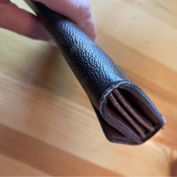 Louis Vuitton Monogram Sarah Wallet - Picture 10 of 15